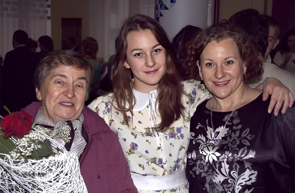 Алевтина Ватрубина, её внучка Мария Гилёва и дочь Ольга Ватрубина
